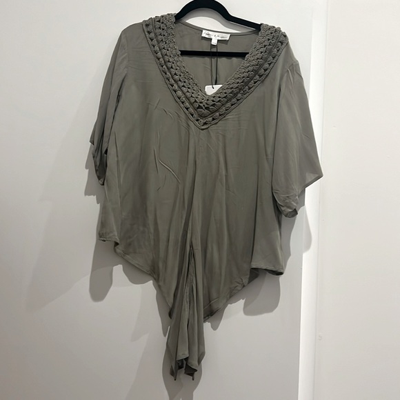 Green Front Tie Blouse- NWT- size L - Picture 2 of 5